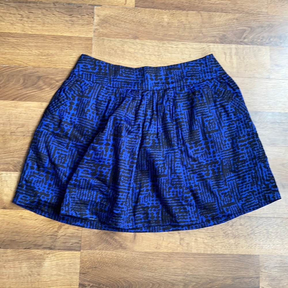 Blue and black Skirt size large with pockets.